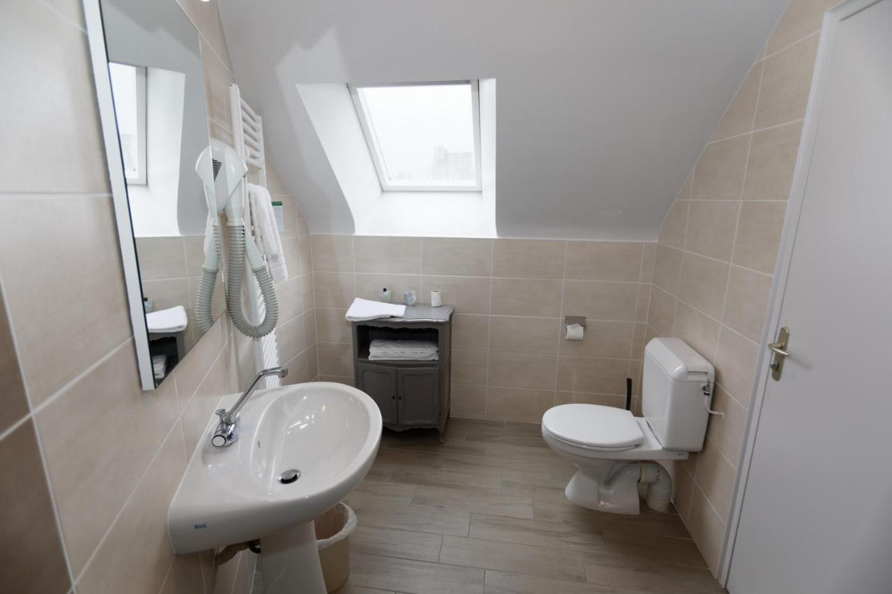 Contact Hotel - Hotel Le Lion D'Or Lamballe Bagian luar foto