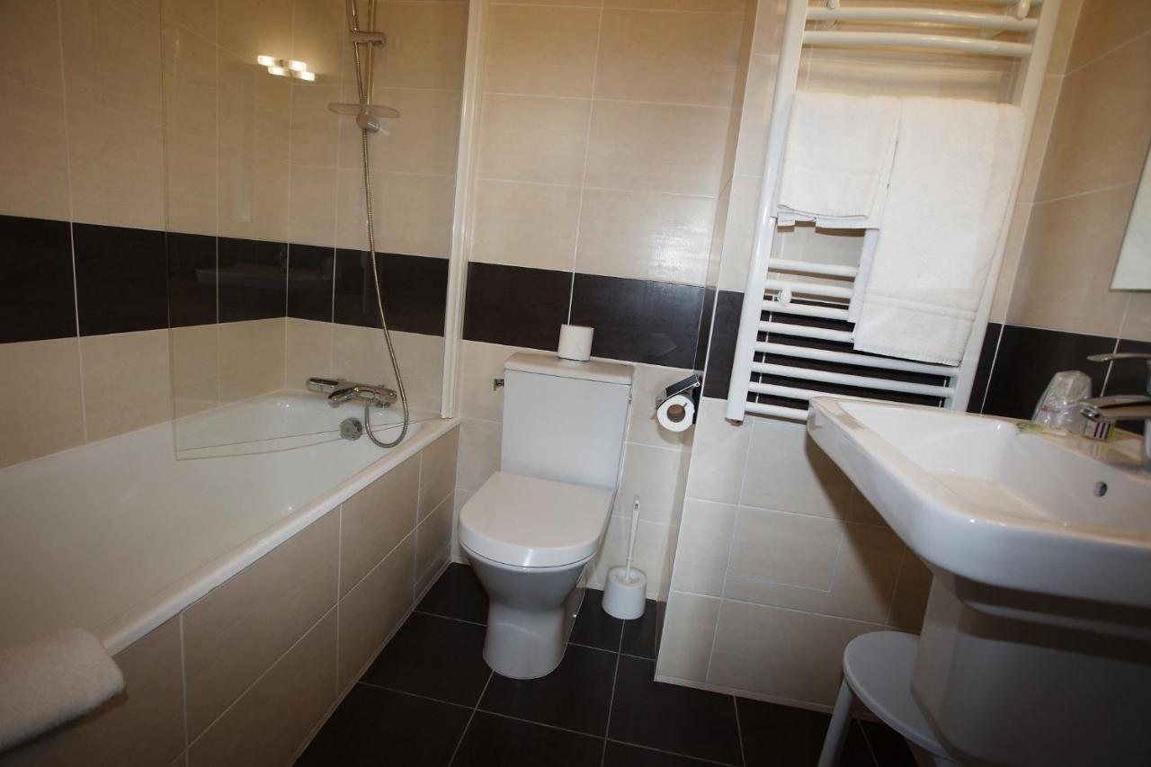 Contact Hotel - Hotel Le Lion D'Or Lamballe Bagian luar foto