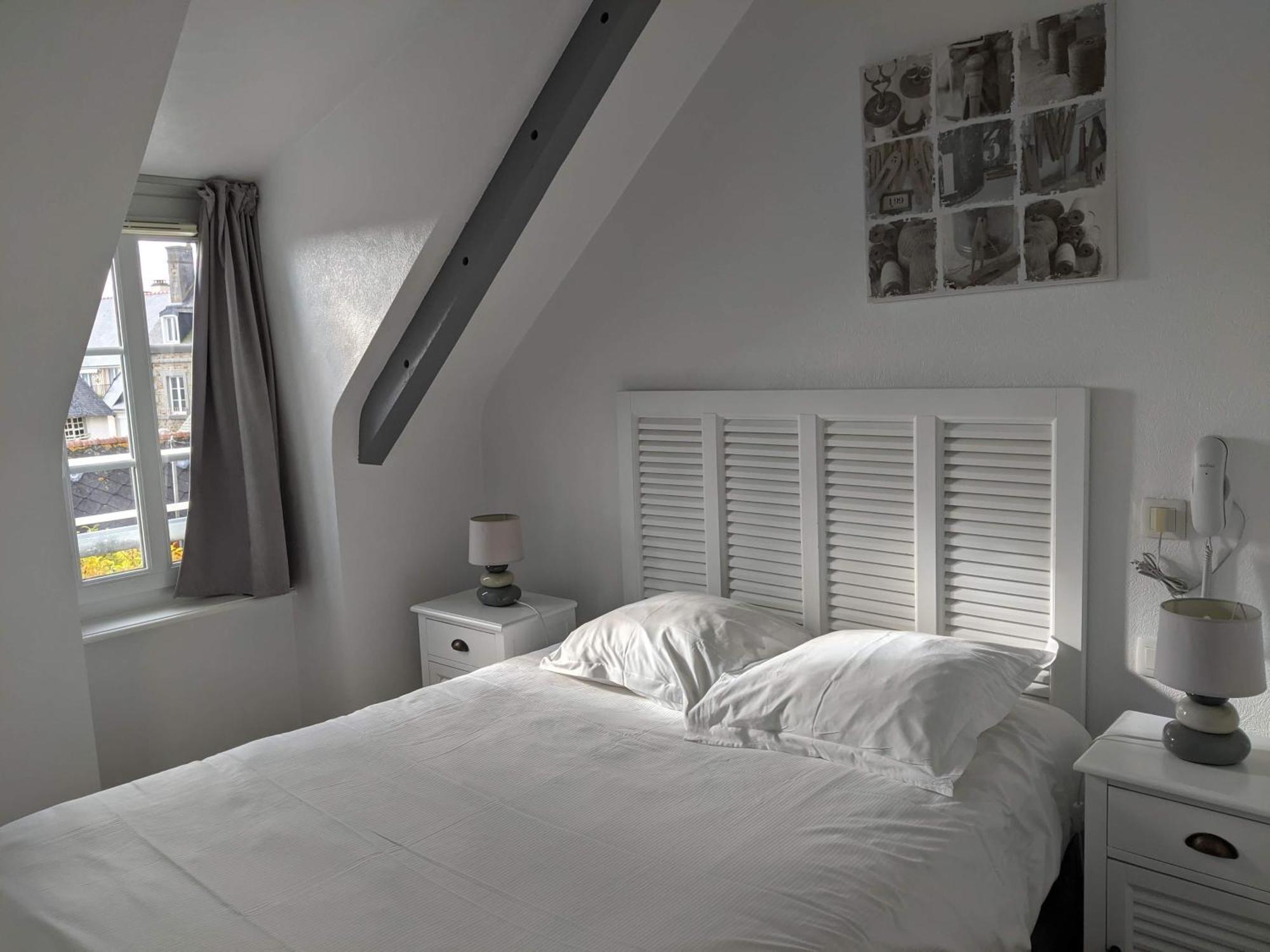 Contact Hotel - Hotel Le Lion D'Or Lamballe Bagian luar foto