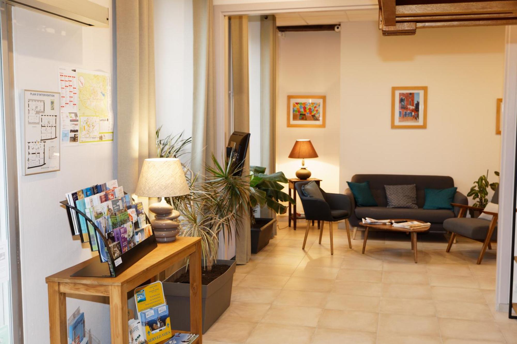 Contact Hotel - Hotel Le Lion D'Or Lamballe Bagian luar foto