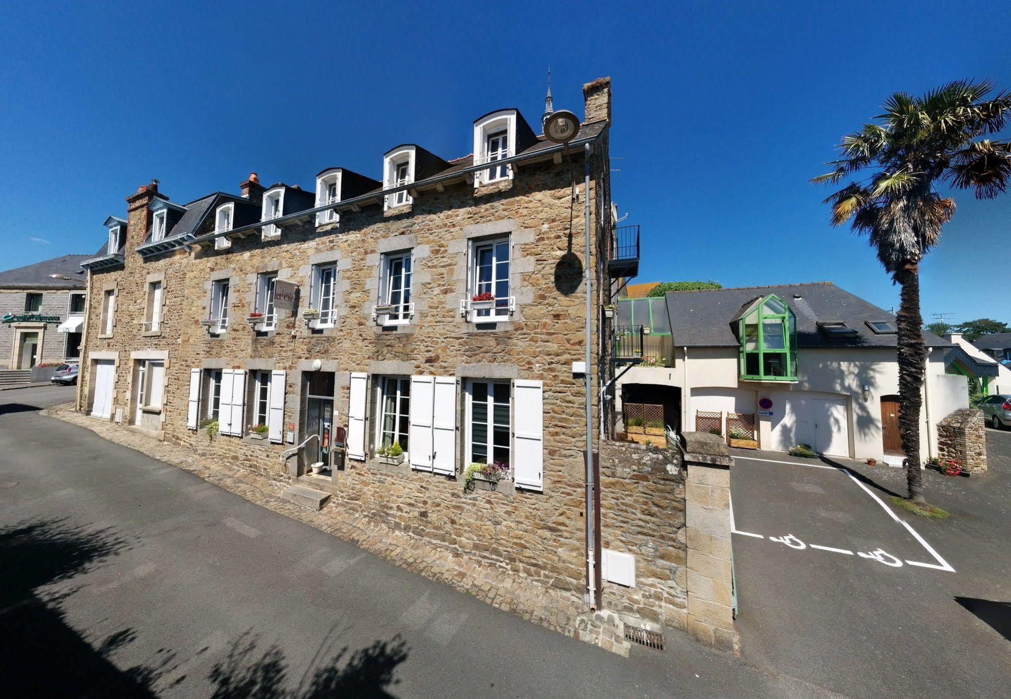 Contact Hotel - Hotel Le Lion D'Or Lamballe Bagian luar foto