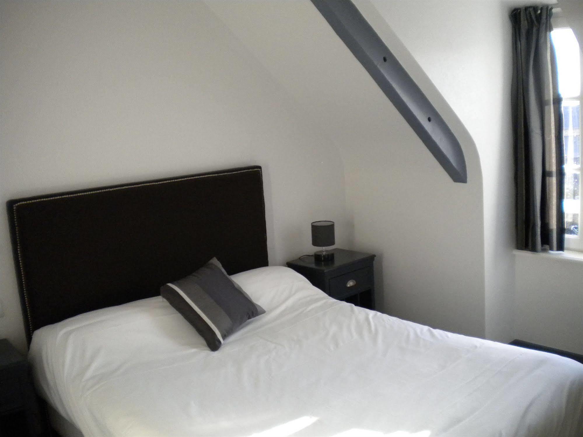 Contact Hotel - Hotel Le Lion D'Or Lamballe Bagian luar foto