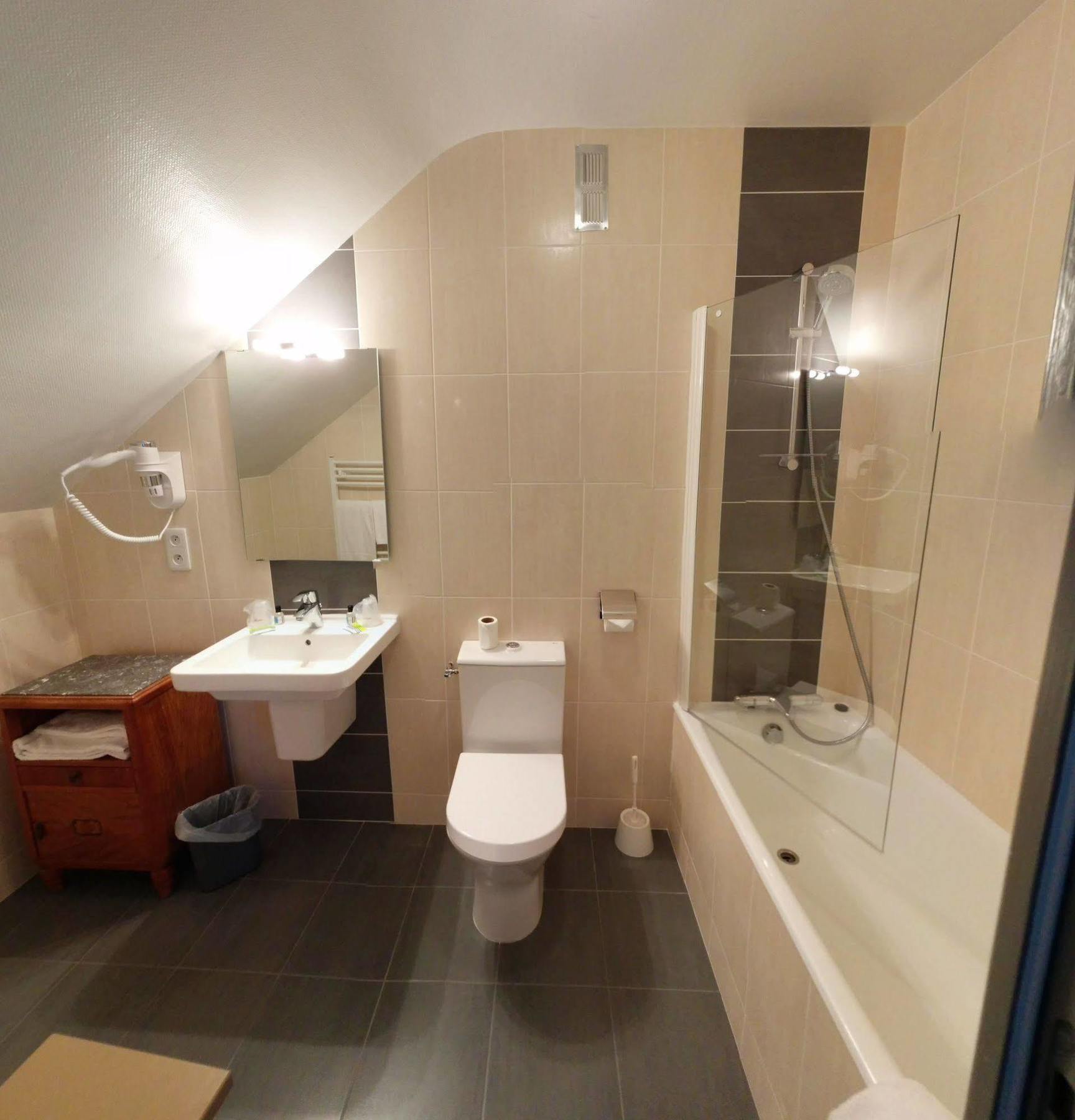 Contact Hotel - Hotel Le Lion D'Or Lamballe Bagian luar foto