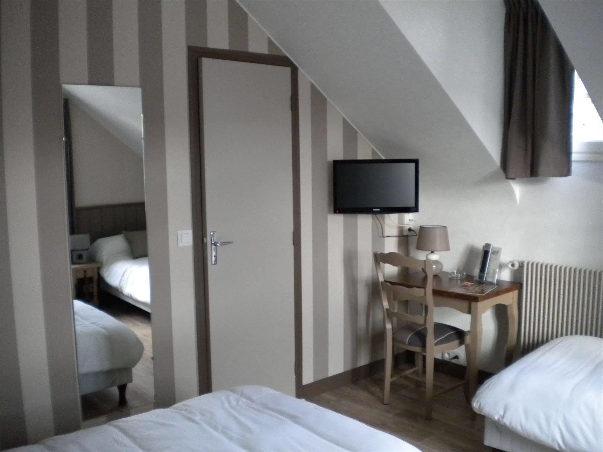 Contact Hotel - Hotel Le Lion D'Or Lamballe Bagian luar foto