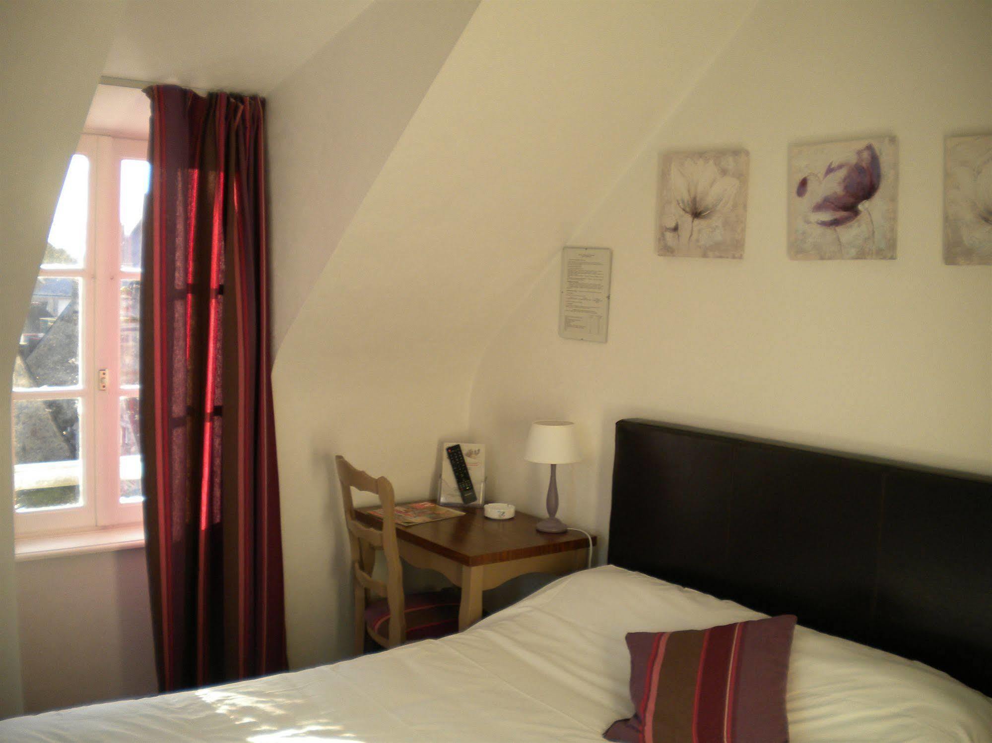 Contact Hotel - Hotel Le Lion D'Or Lamballe Bagian luar foto