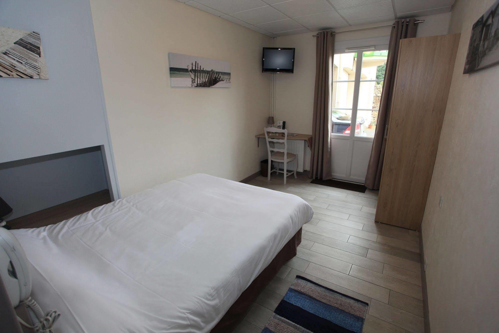 Contact Hotel - Hotel Le Lion D'Or Lamballe Bagian luar foto