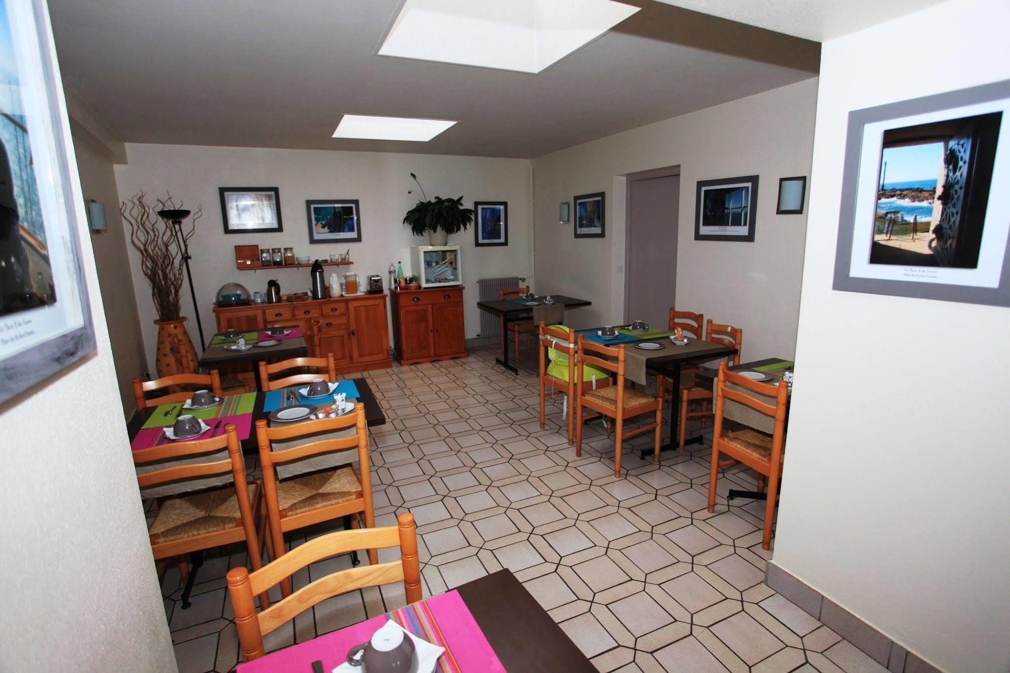 Contact Hotel - Hotel Le Lion D'Or Lamballe Bagian luar foto