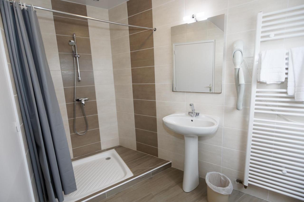 Contact Hotel - Hotel Le Lion D'Or Lamballe Bagian luar foto